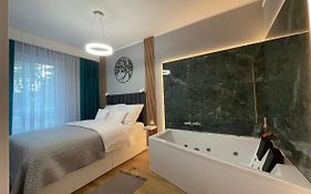 Caroline Jacuzzi Apartments